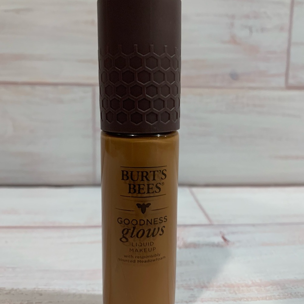 BURTS BEES Goodness Glows Liquid Makeup 1060 Chestnut 1oz
